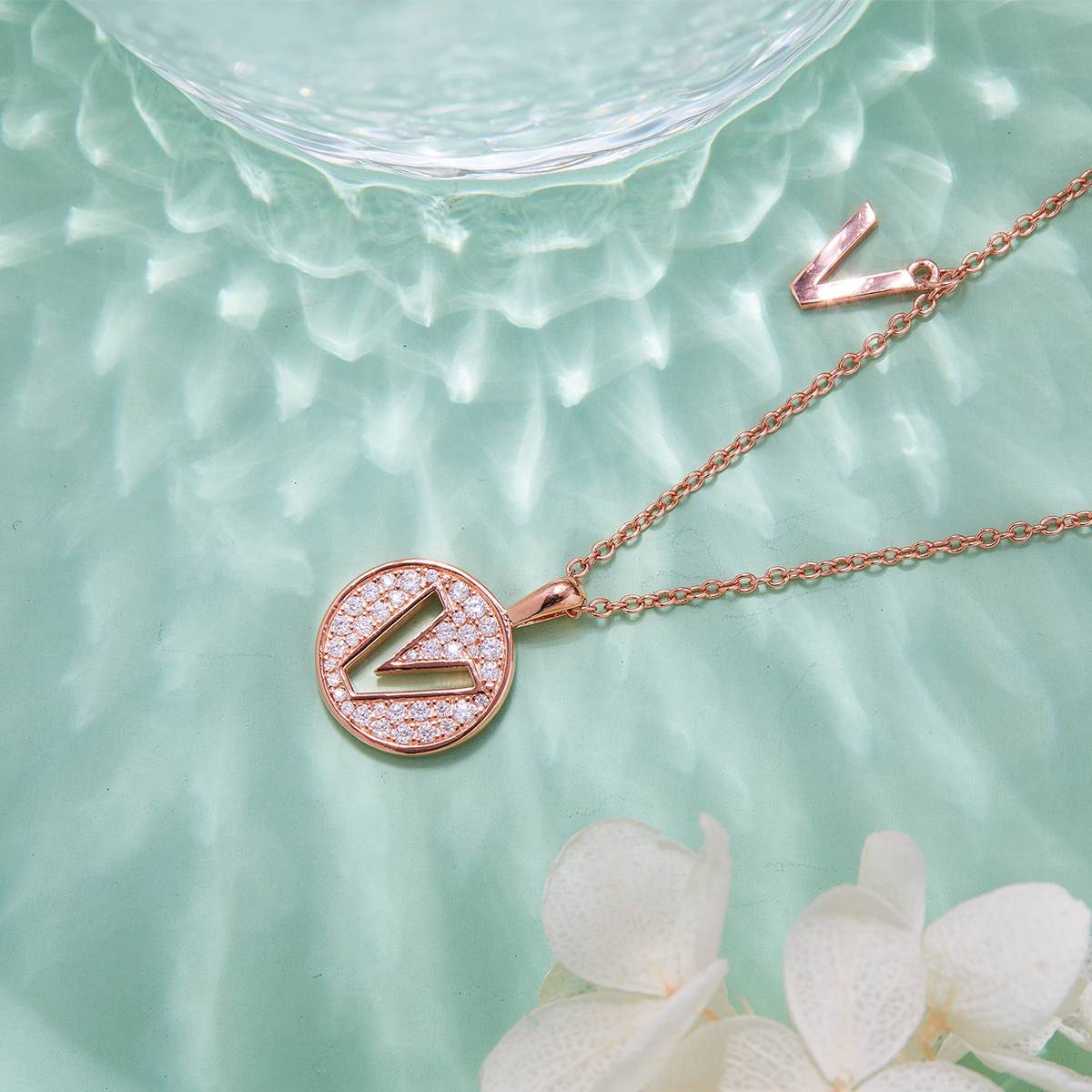 V pendant S925 silver plated rose gold Moissanite light luxury letter necklace